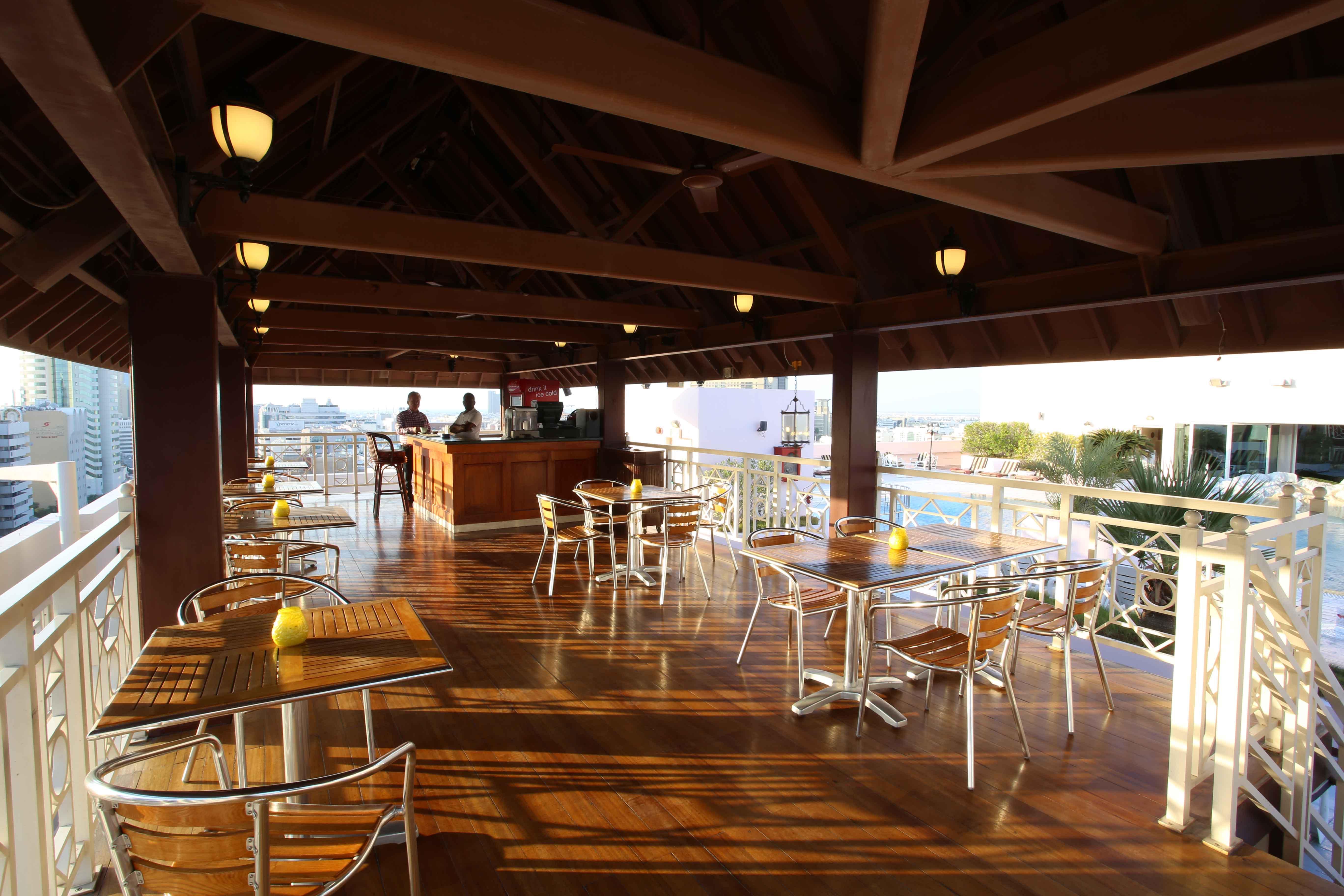 カートン パレス ホテル ドバイ エクステリア 写真 The interior of the restaurant