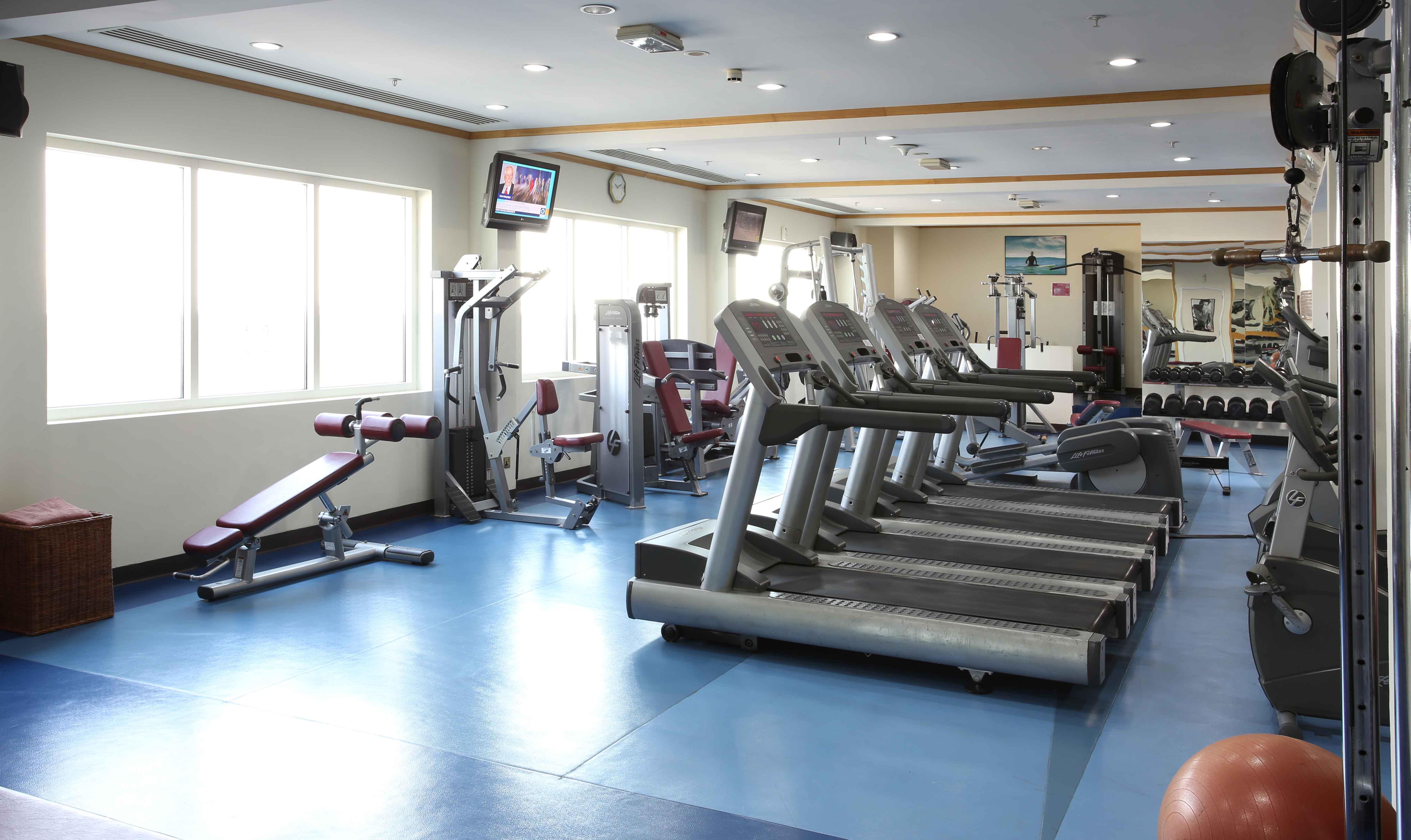 カートン パレス ホテル ドバイ エクステリア 写真 A gym in Dubai