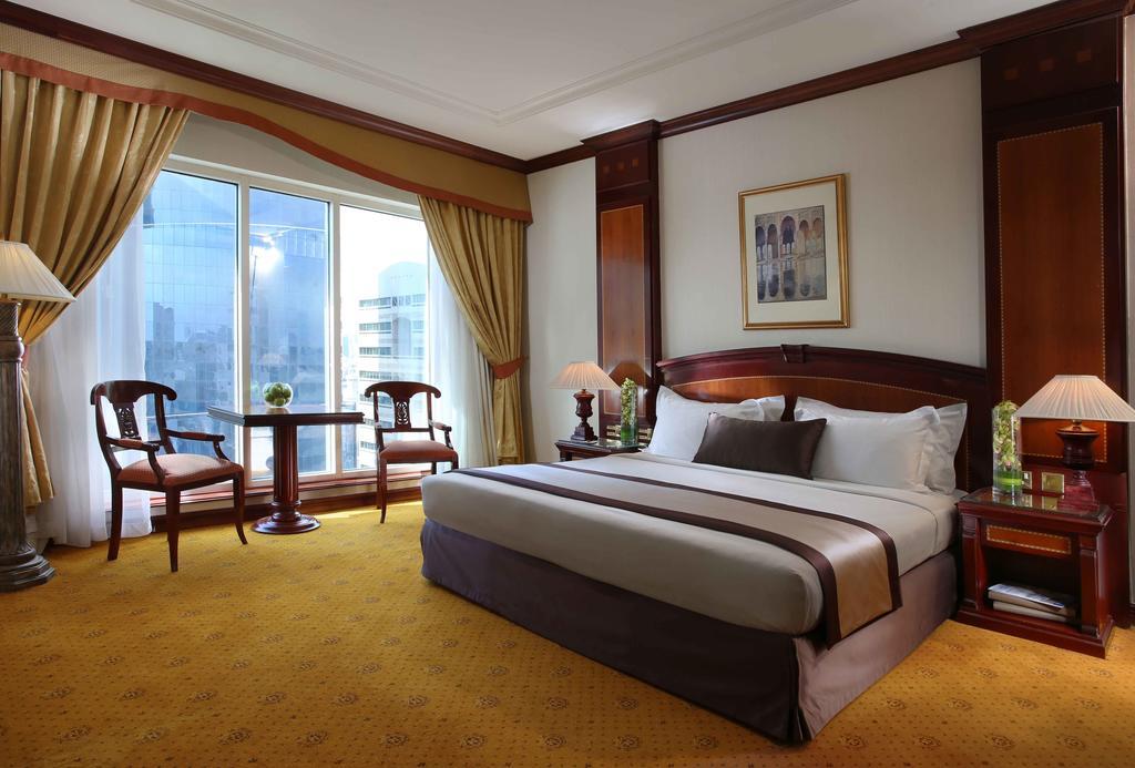 カートン パレス ホテル ドバイ エクステリア 写真 A room at the hotel
