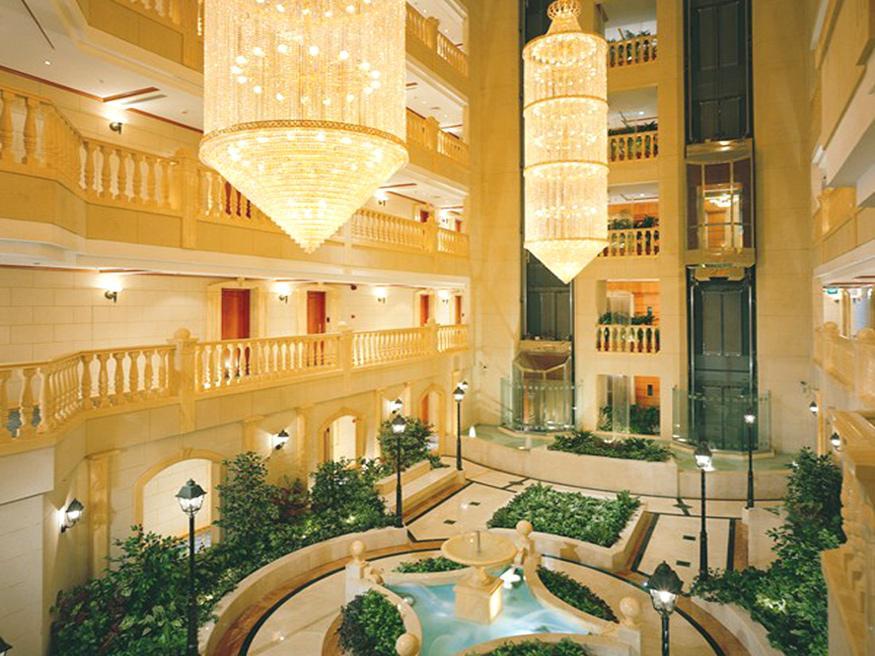 カートン パレス ホテル ドバイ エクステリア 写真 The lobby of the Grand Hyatt Hotel