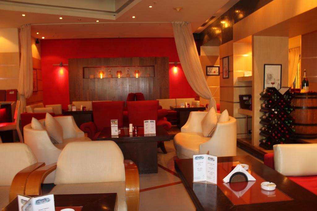 カートン パレス ホテル ドバイ エクステリア 写真 The lounge at the airport