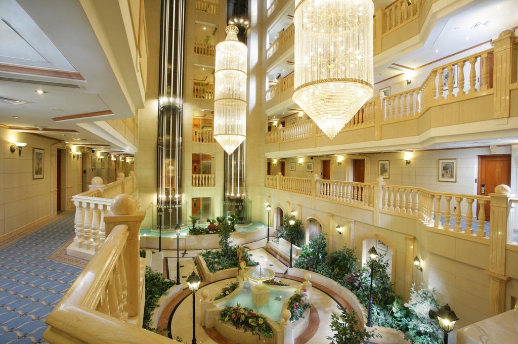 カートン パレス ホテル ドバイ エクステリア 写真 Interior of the hotel