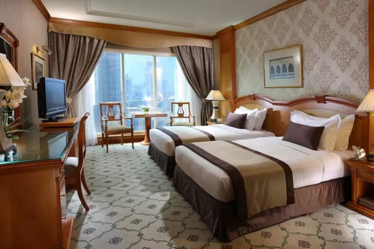 カートン パレス ホテル ドバイ エクステリア 写真 A room at the hotel